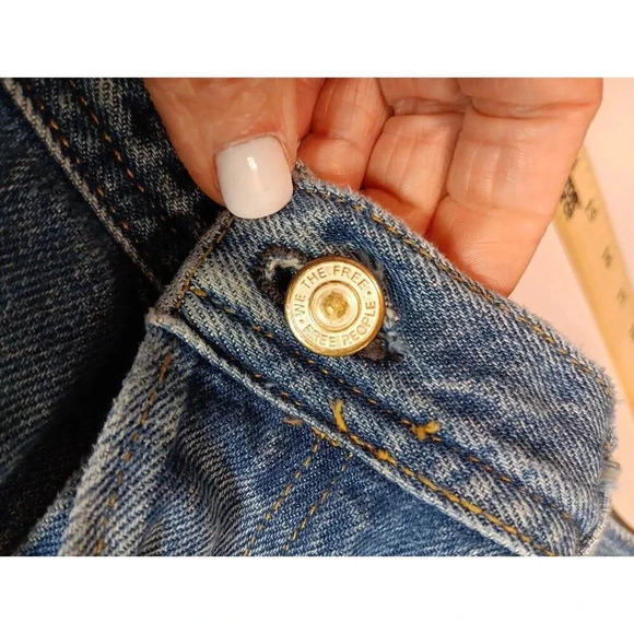 We the Free Women's Distressed Jeans BOHO Y2K Streetwear Trendy Frayed SZ 32 - Picture 14 of 14